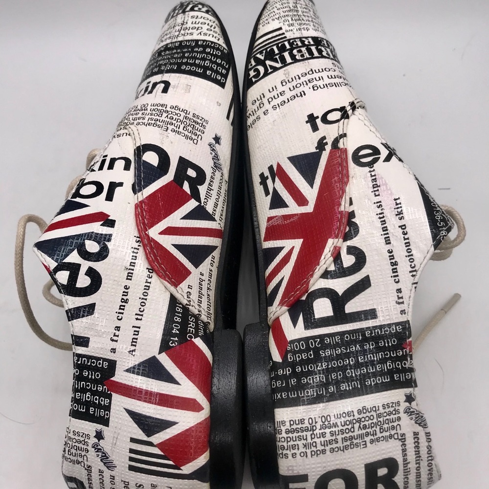Newspaper print flat oxford style Machi shoes